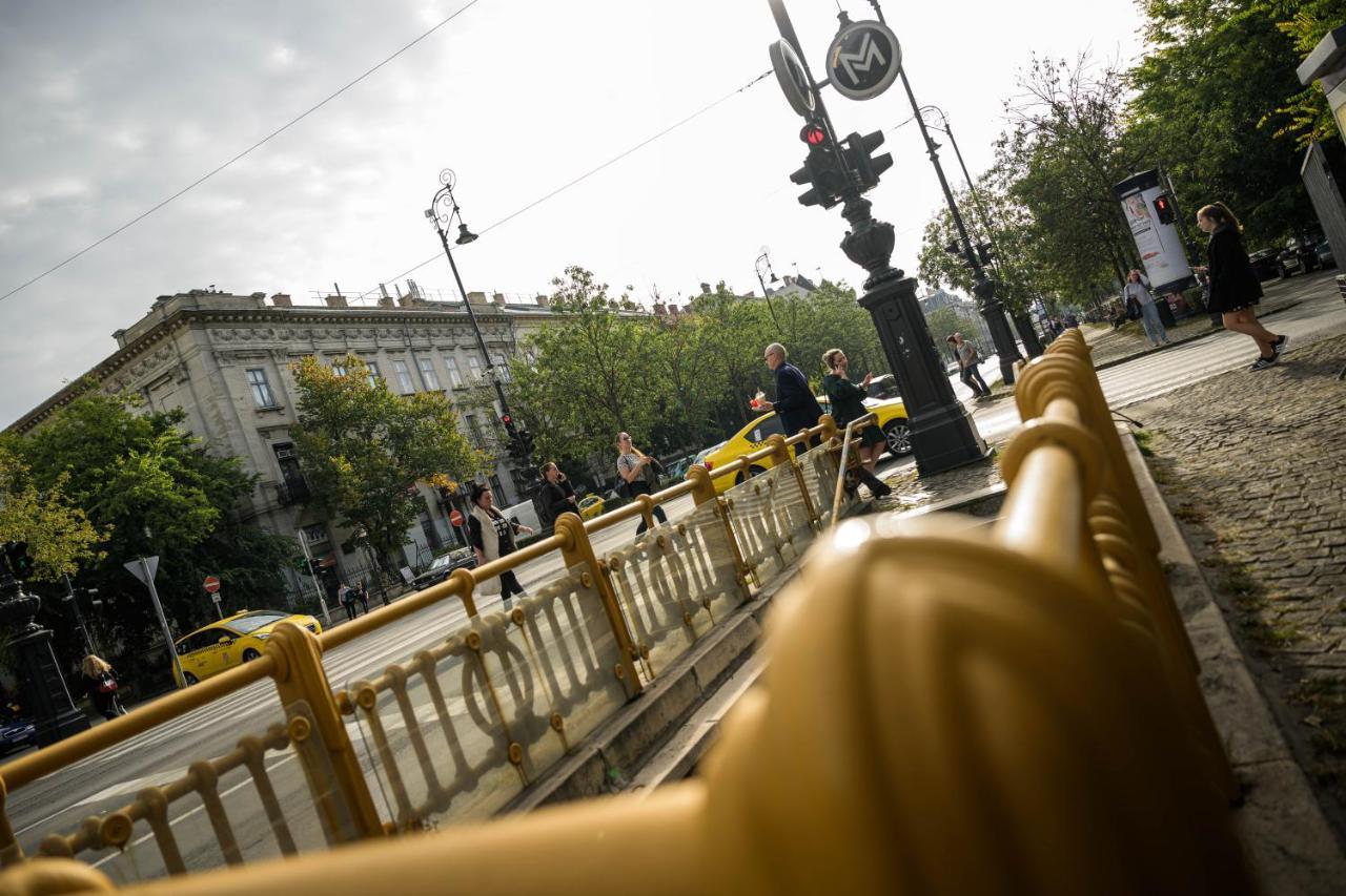Best Seasons La Famiglia Budapest Exterior foto